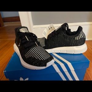 women’s size 9.5 adidas sneakers
